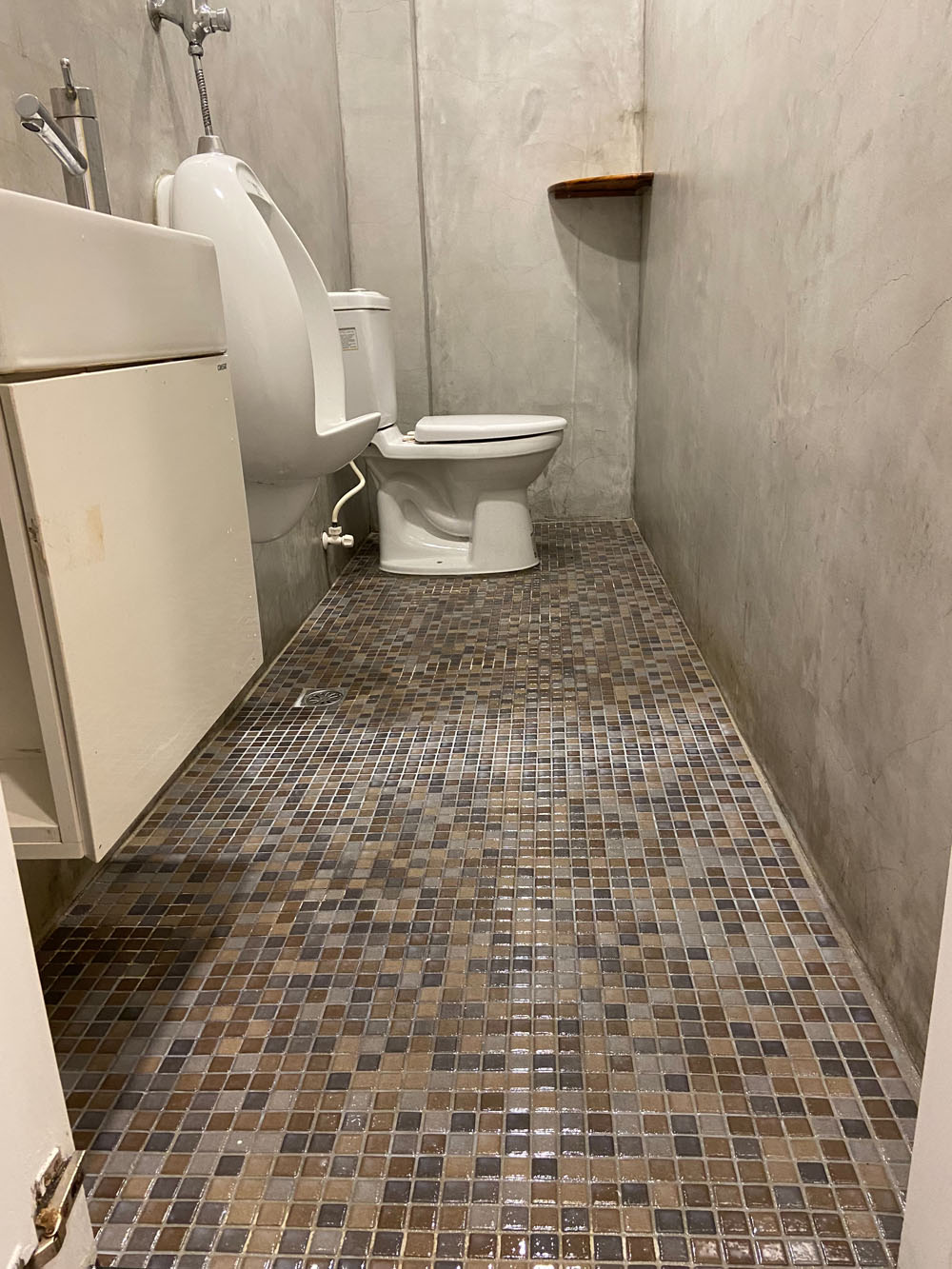 不變色水性防水漆及磁磚漆