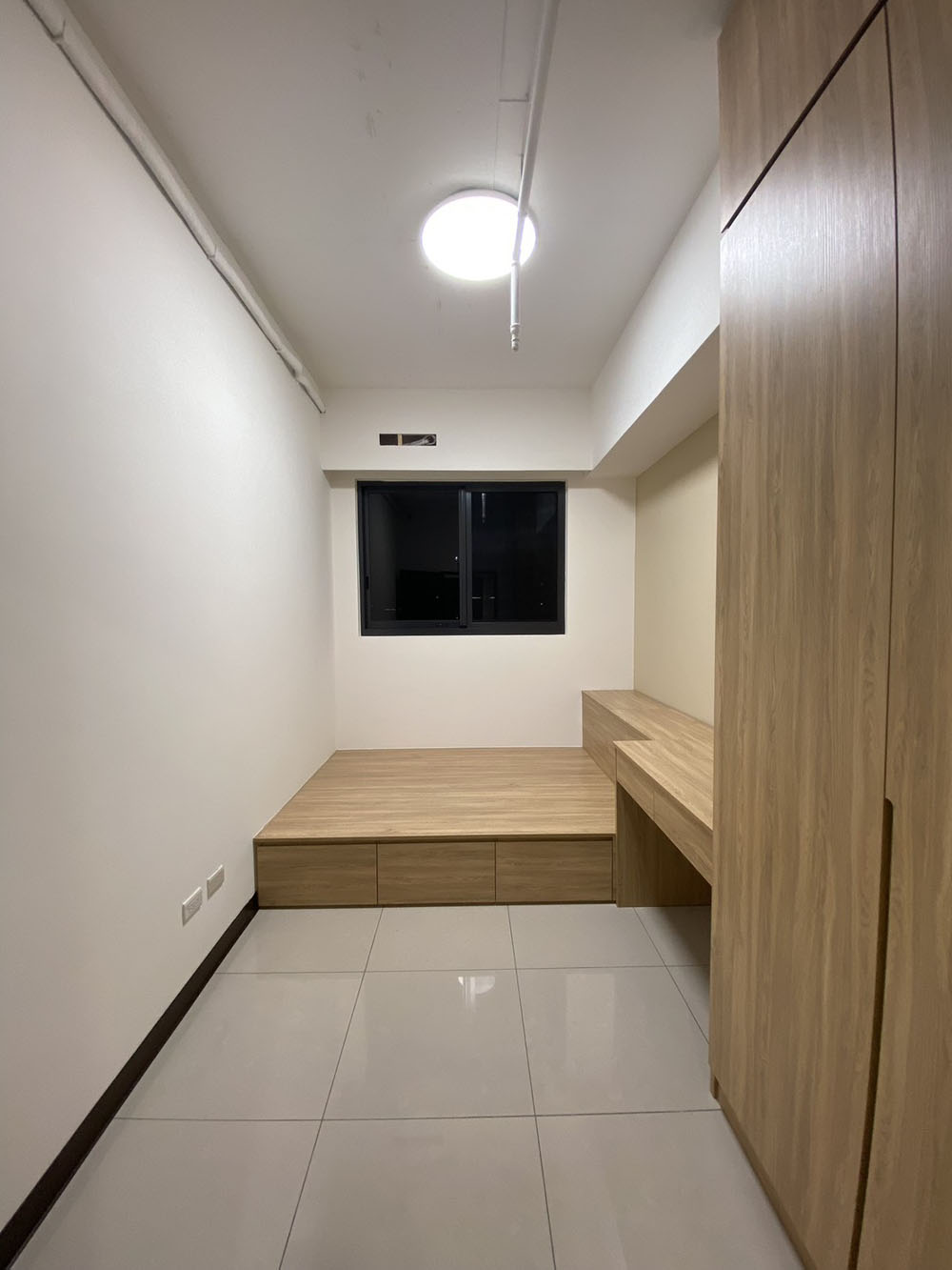 林口案場木皮透明漆施工、牆面跳色施工