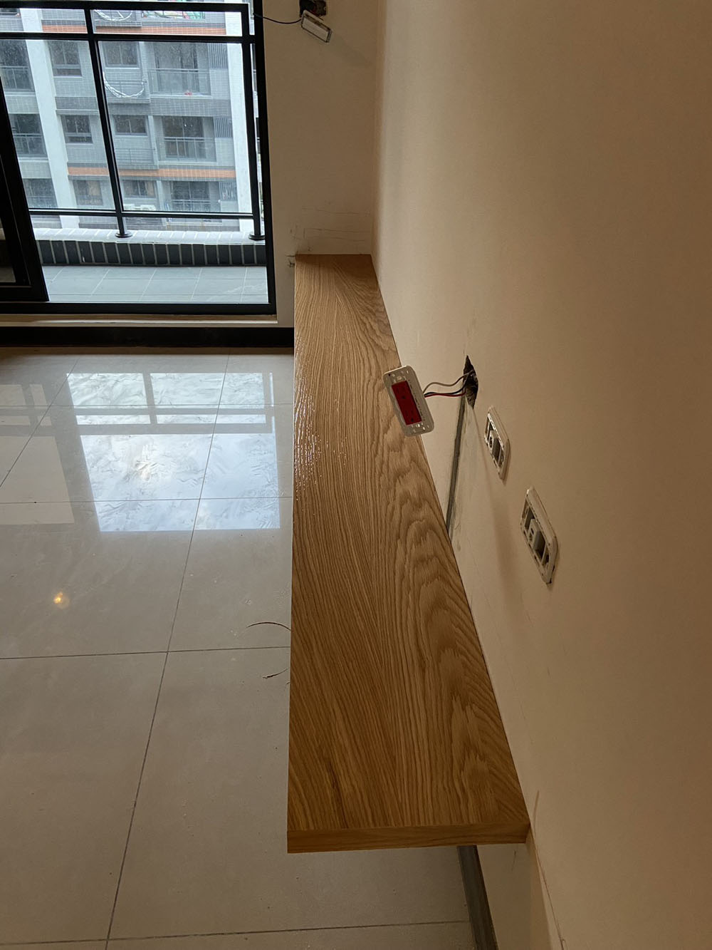 林口案場木皮透明漆施工、牆面跳色施工